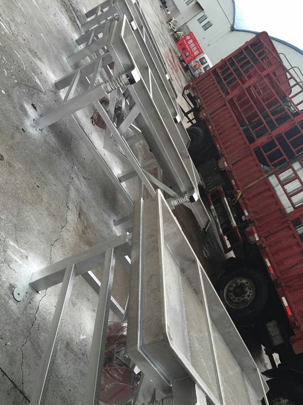 發河北邢臺振動篩四臺