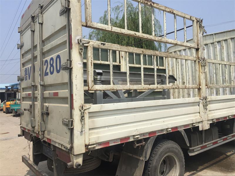 發內蒙古振動篩一臺