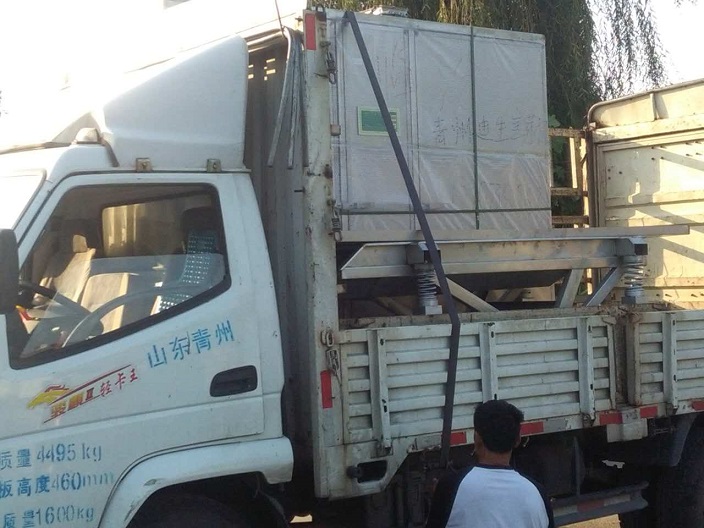 發往山西臨汾400斤全不銹鋼豆芽機一臺，振動篩一臺