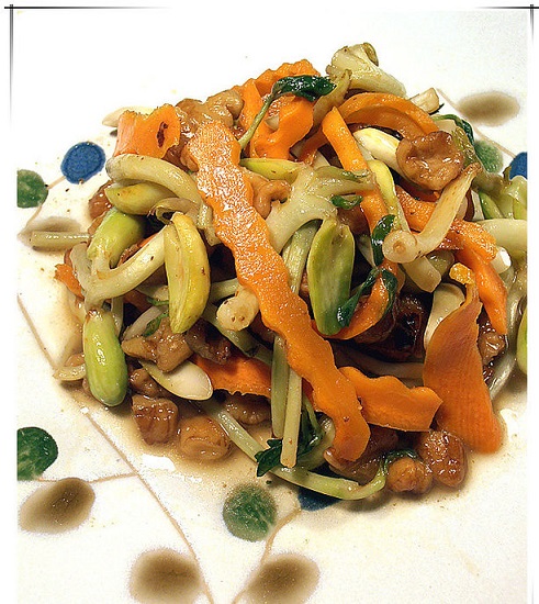 清炒核桃花生芽的做法