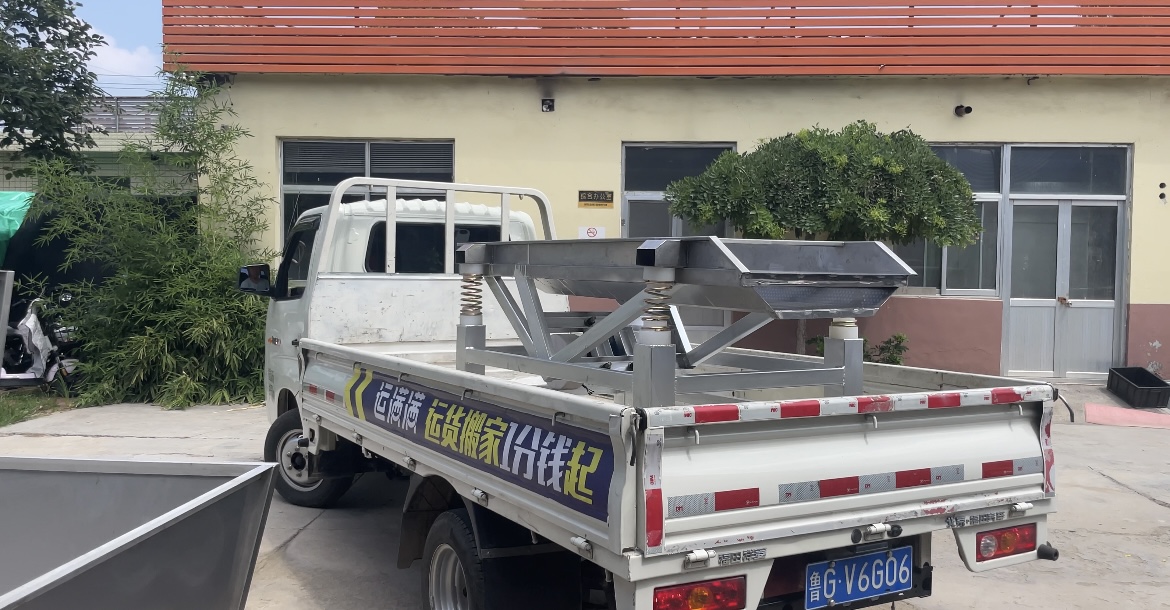 發(fā)往河南小型豆芽去皮機——迪生